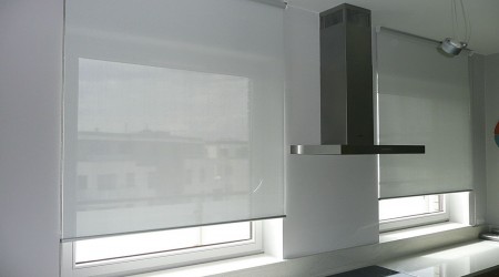 Rolety manualne w apartamencie Warszawa