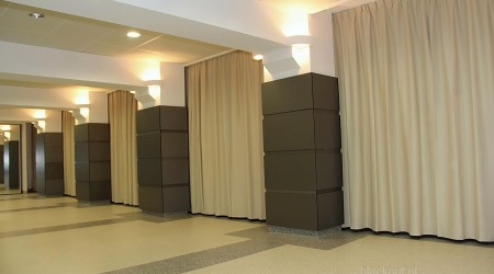 zasłony akustyczne w sali
